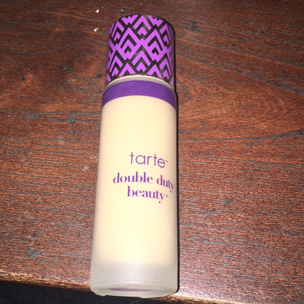Tarte Double Duty Foundation in shade light medium
